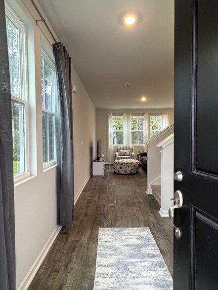 Building Photo - 145 Cypress Holw Dr