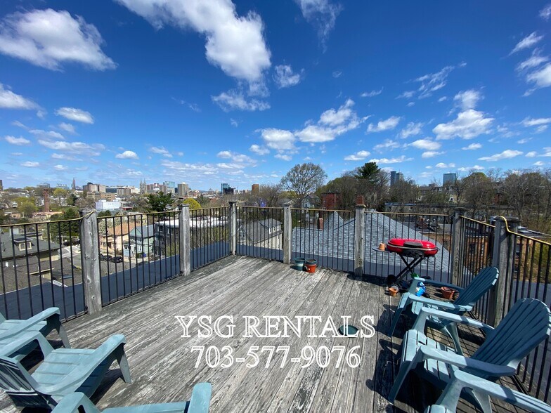 Building Photo - 4 Romar Ter