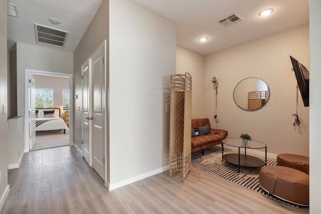 Building Photo - 16601 N Parkview Pl