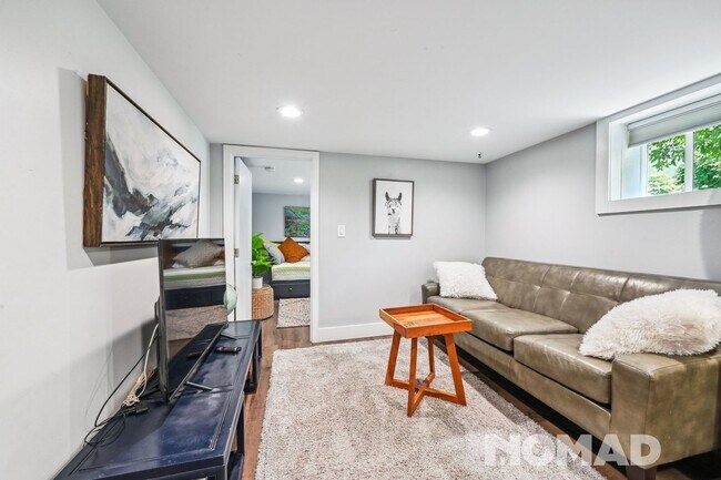 Building Photo - Charming Furnished Basement Unit in Regis – Northwest Denver