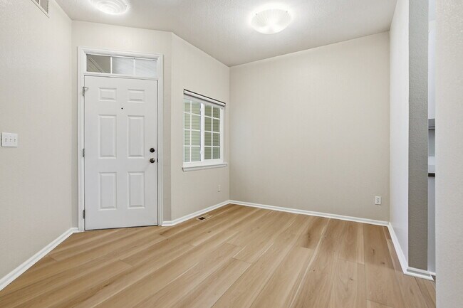 Building Photo - $2,735.95 - 3 Bed, 2.5 Bath Townhome in Aurora with In Unit Laundry!