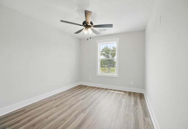 Building Photo - 4 Bedroom Pet Friendly Home For Rent Near ...