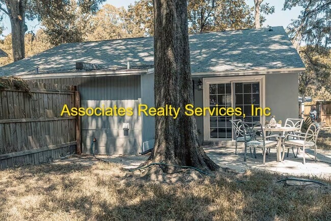 Building Photo - Beautifully furnished  2-Bedroom Duplex – ...