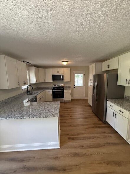 Building Photo - 5590 Merle Dr
