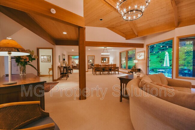 Building Photo - 7079 Lucas Valley Rd