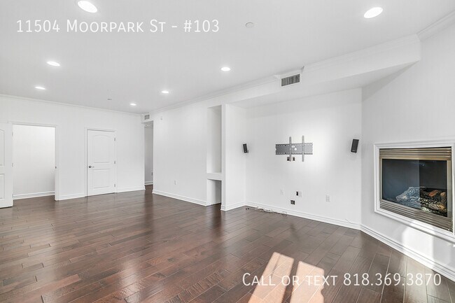 Building Photo - 11504 Moorpark St