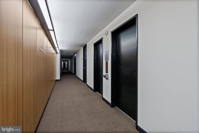 Building Photo - 4000 N Charles St