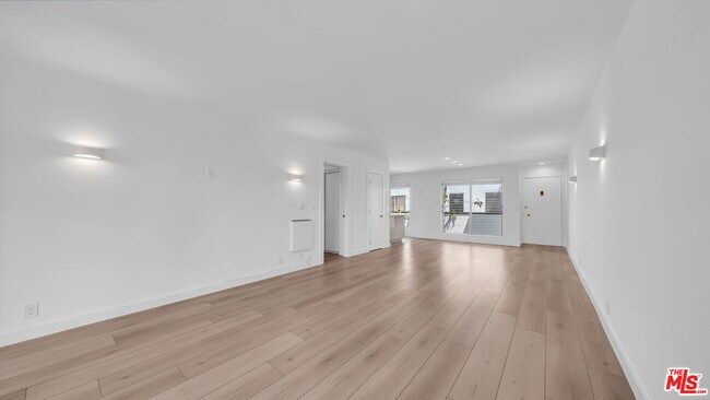 Building Photo - 305 San Vicente Blvd