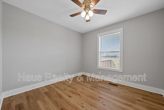 Building Photo - 7847 US-41