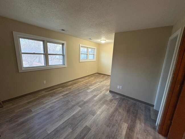 Building Photo - 1 Bed 1 Bath Remodeled! Near K-State! Available May 1!