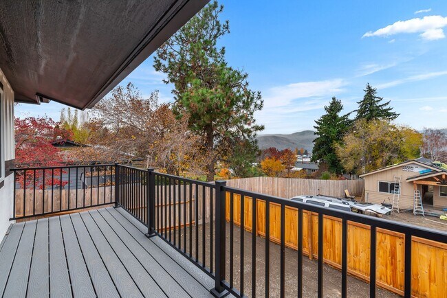 Building Photo - 460 N James Ave