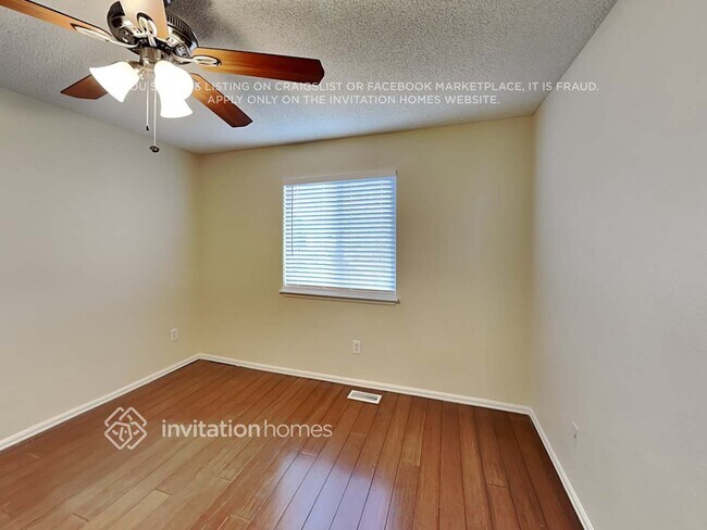 Building Photo - 874 Descendant Dr