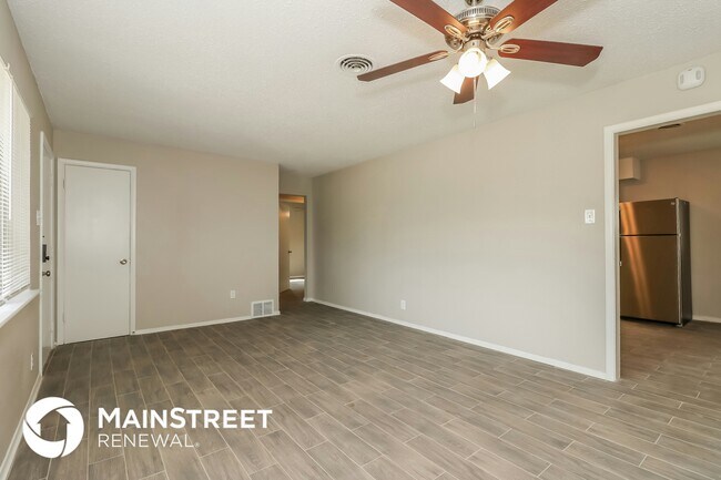 Building Photo - 408 E Inwood Dr