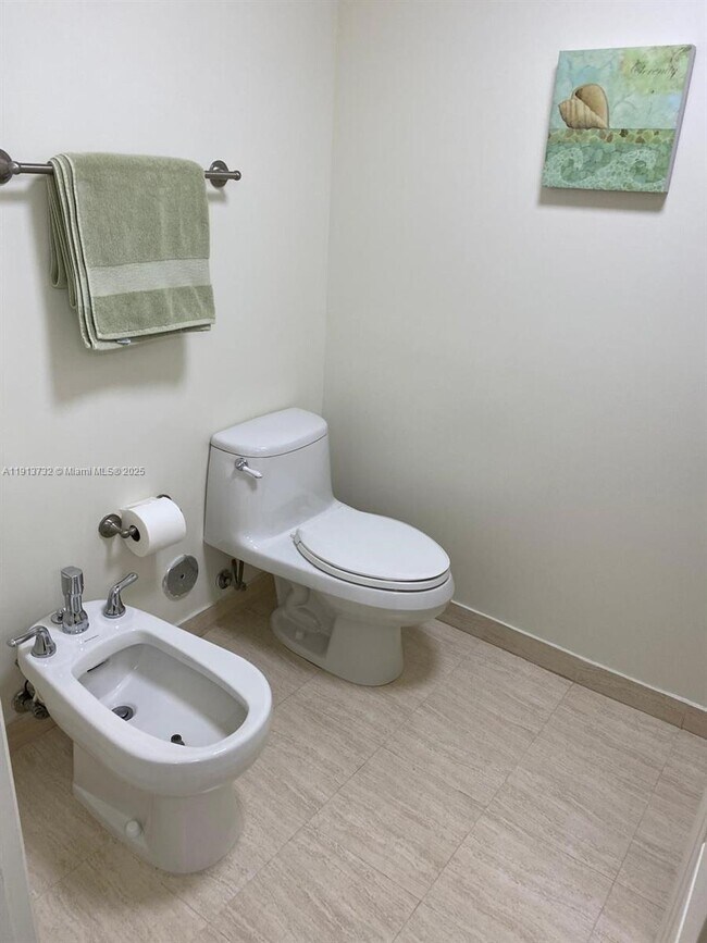 Building Photo - 2425 SW 27th Ave