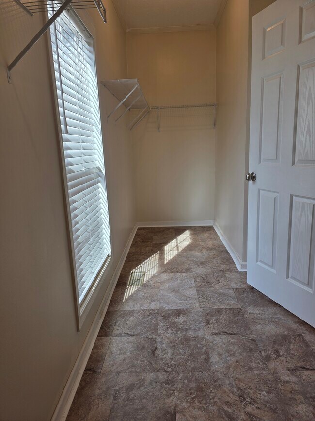 Building Photo - TR House