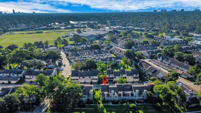 Building Photo - 800 Country Pl Dr
