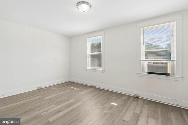 Building Photo - 540 46th St