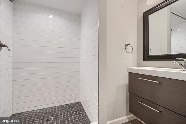 Building Photo - 3528 Hickory Ave