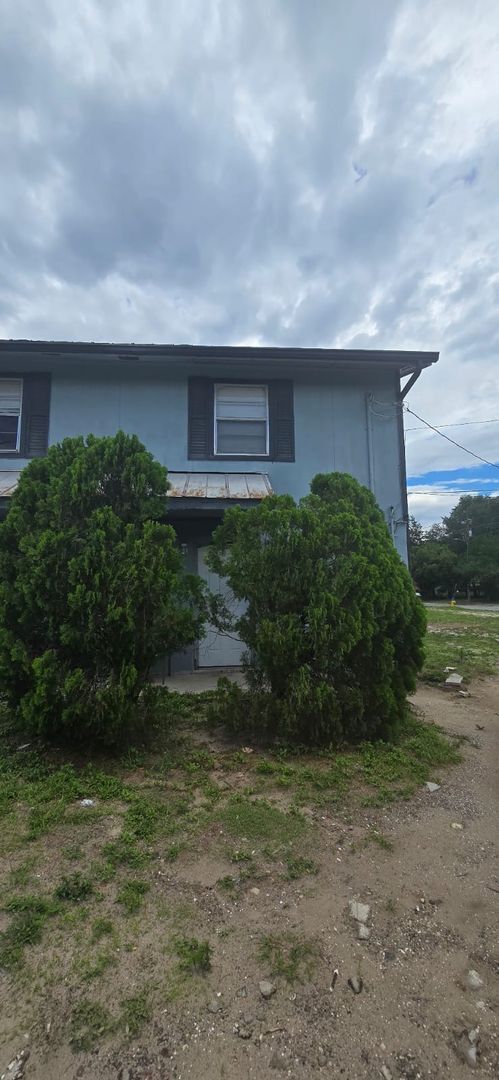 Building Photo - Available 2/1.5 Townhome in Tampa Apply for FREE This Holiday Season!