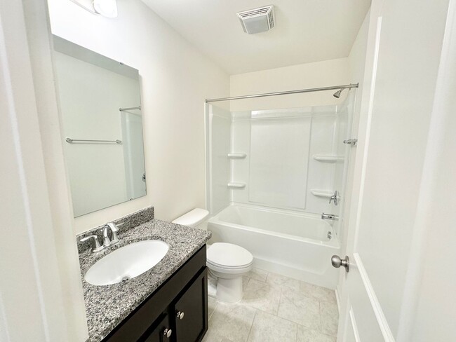 Building Photo - 3BD/2.5BTH Townhome - Belmont  self guided...