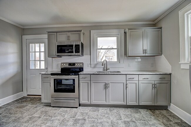 Building Photo - 824 Hamrick St