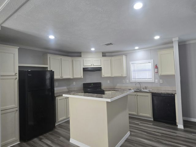 Building Photo - 1123 Walt Williams Rd