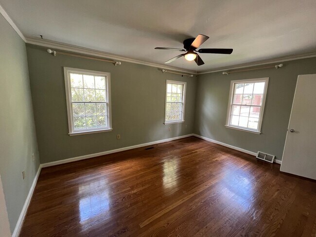 Building Photo - Beautiful 4 Bedroom with 4 Baths