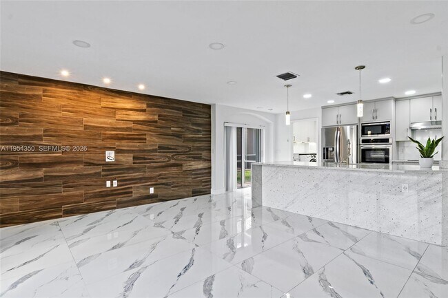 Building Photo - 6357 Brava Way