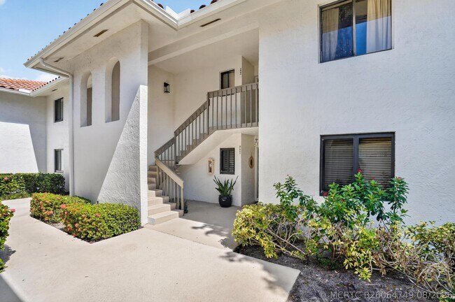 Building Photo - 65 Pelican Pointe Dr