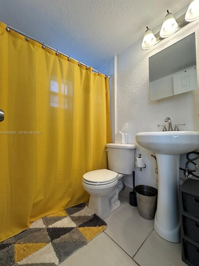 Building Photo - 1637 SW 16th St