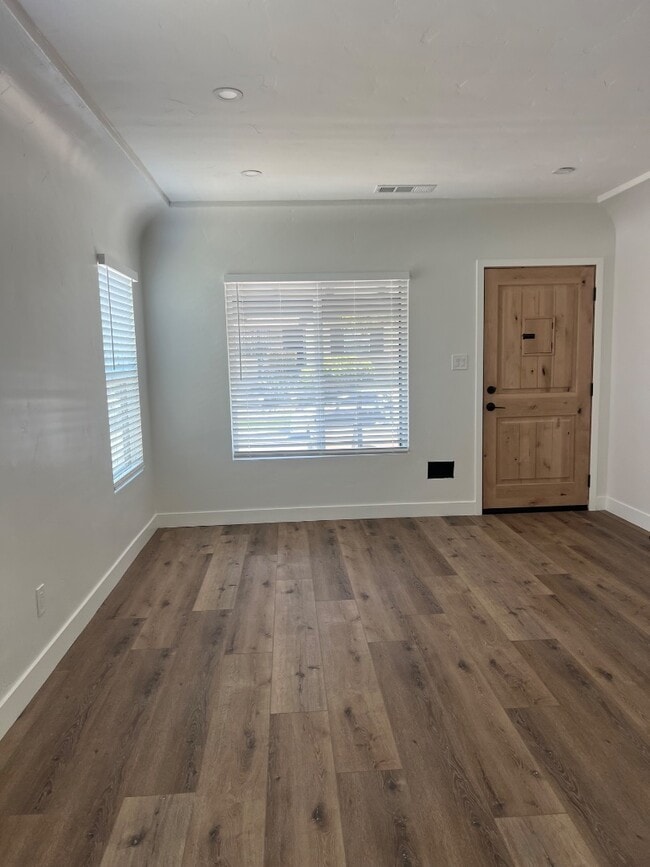 Building Photo - 3543 Homeland Dr