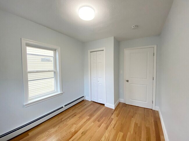 Building Photo - 7 Sumner Pl