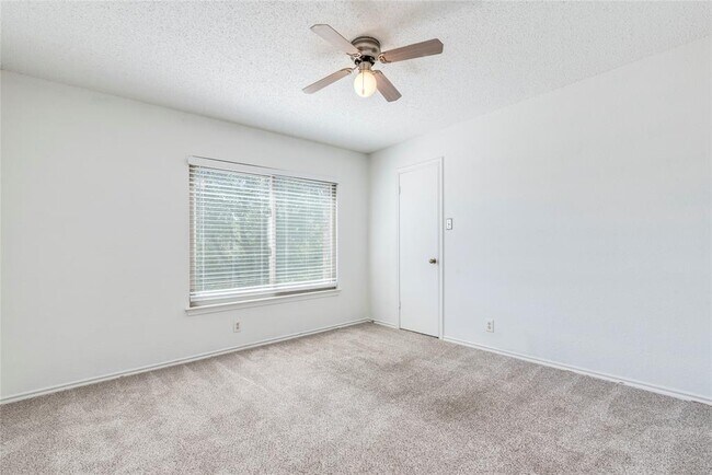 Building Photo - 17924 Narsitin Ln