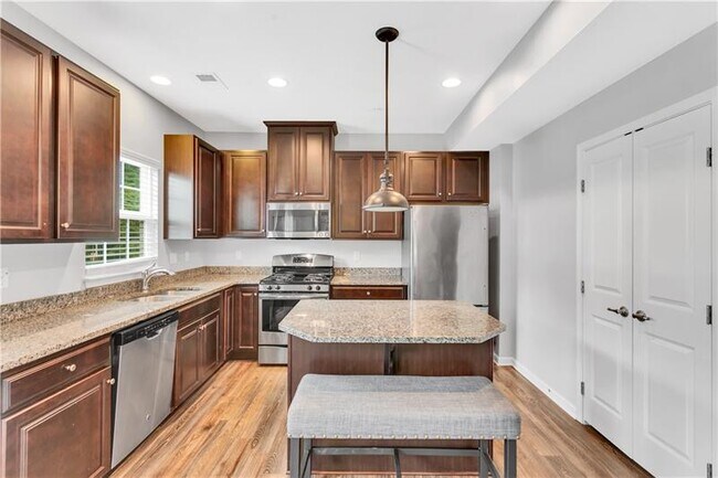 Building Photo - 1503 Pointe View Dr