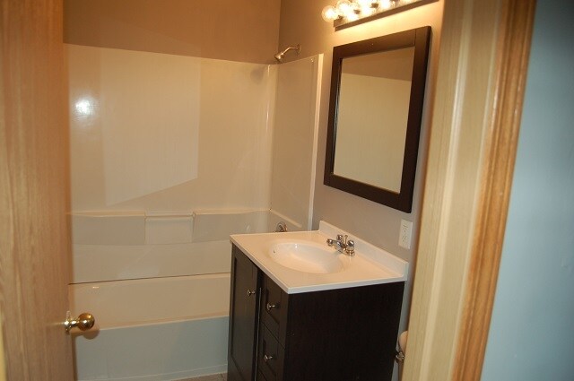 Building Photo - 300 Melrose Ct