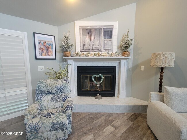 Building Photo - 633 Amberjack Dr