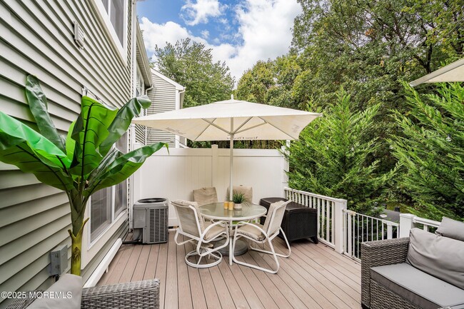 Building Photo - 19 Horseshoe Ct