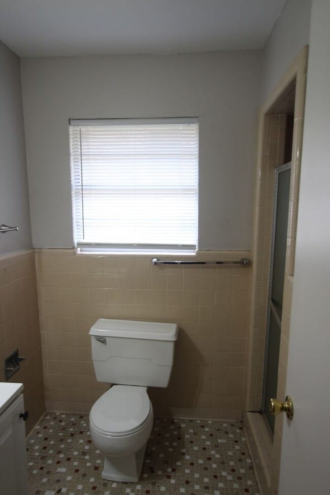 Building Photo - 1424 E Houston St