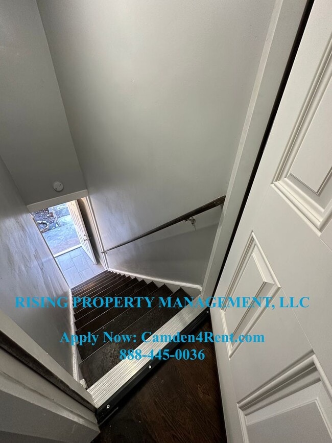 Building Photo - 1536 Bradley Ave