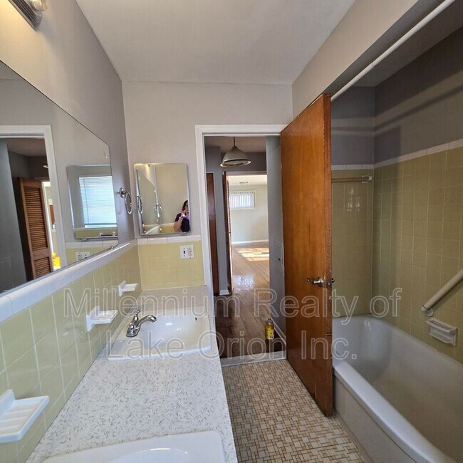 Building Photo - 11539 Hanford Dr