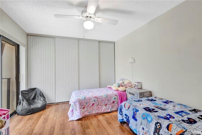 Building Photo - 2930 SW Sunset Trace Cir