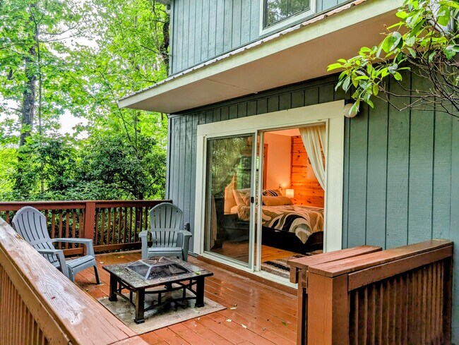 Building Photo - 524 Stornoway Dr
