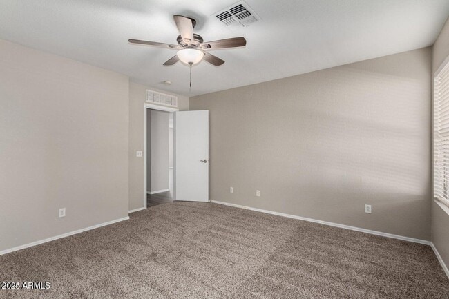 Building Photo - 574 W Kingman Dr