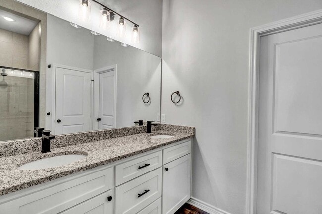 Building Photo - 2408 Henshaw Crk Dr