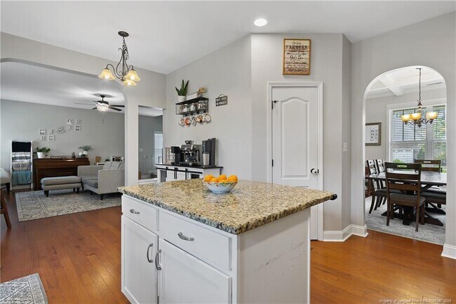 Building Photo - 852 Micahs Way N