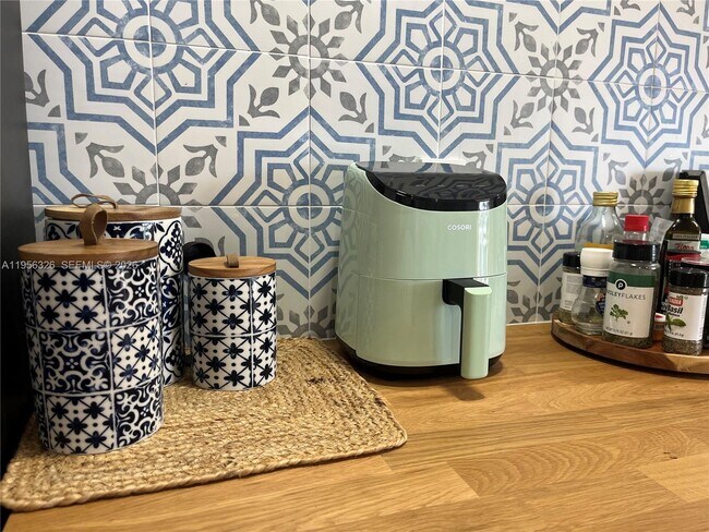 Building Photo - 6917 Collins Ave