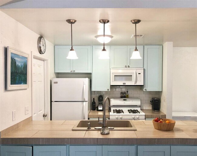 Building Photo - 10302 Annie Oakley Trail