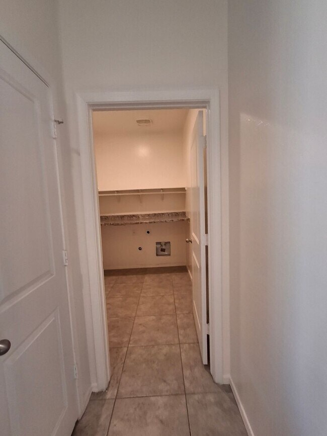 Building Photo - 3560 N Mia Ln