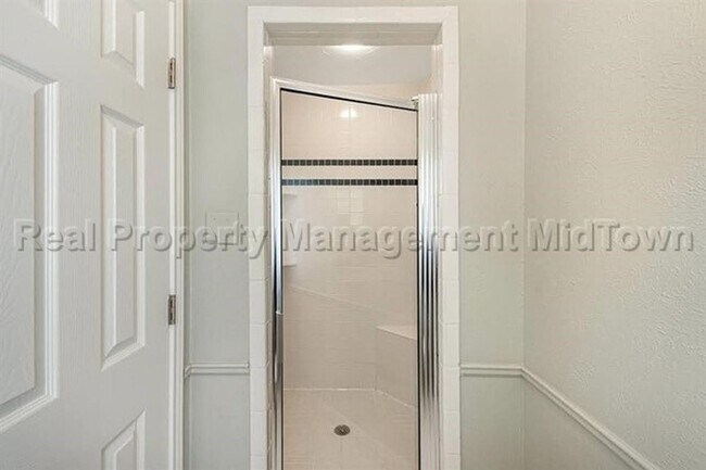 Building Photo - Charming home located in Ridglea North