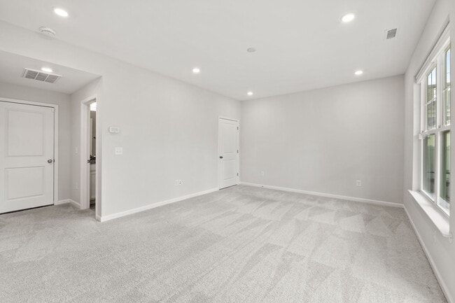 Building Photo - 1039 Commack Dr